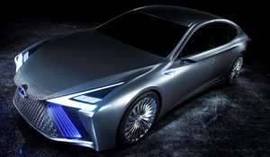 LEXUS LS: EGY LÉPÉSRE AZ ÖNVEZETŐ AUTÓKTÓL
