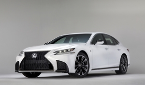  LS 500H F SPORT: FELSŐKATEGÓRIÁS LUXUSLIMUZIN SPORTOSRA HANGOLVA