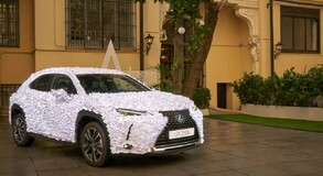 UMELCI PREMENILI LEXUS UX NA KVETINOVÚ ZÁHRADU