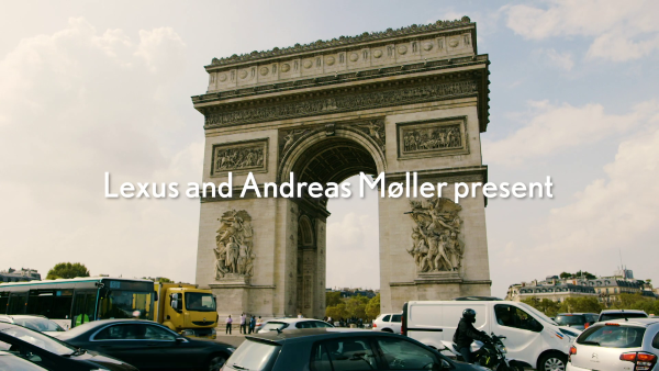 LEXUS VYSTAVIL NOVÉ KUPÉ RC NA PARÍŽSKOM CHAMPS-ÉLYSÉES