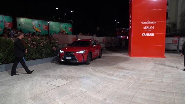 LEXUS UX NA Č ERVENOM KOBERCI NA FILMOVOM FESTIVALE V BENÁTKACH 