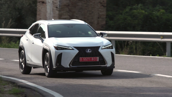 LEXUS UX250h CLIP - WITHTURNSTIL 