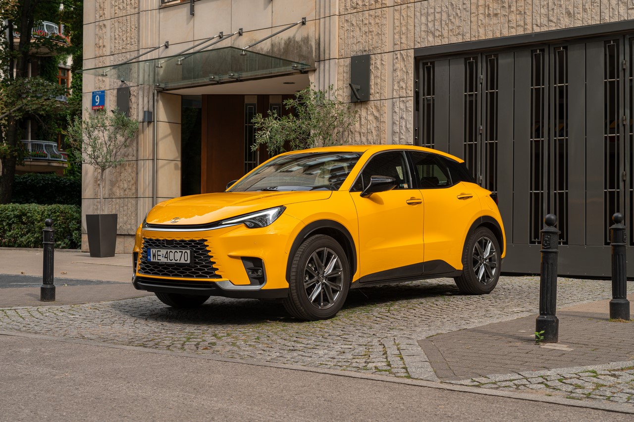 LEXUS UMACNIA SIĘ NA RYNKU FLOTOWYM. 40% WZROSTU REJESTRACJI PO TRZECH KWARTAŁACH 2024 ROKU