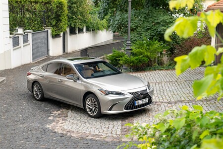 NX NAJPOPULANIEJSZYM MODELEM PREMIUM W POLSCE. LEXUS NA DRUGIM MIEJSCU WŚRÓD MAREK PREMIUM W STYCZNIU