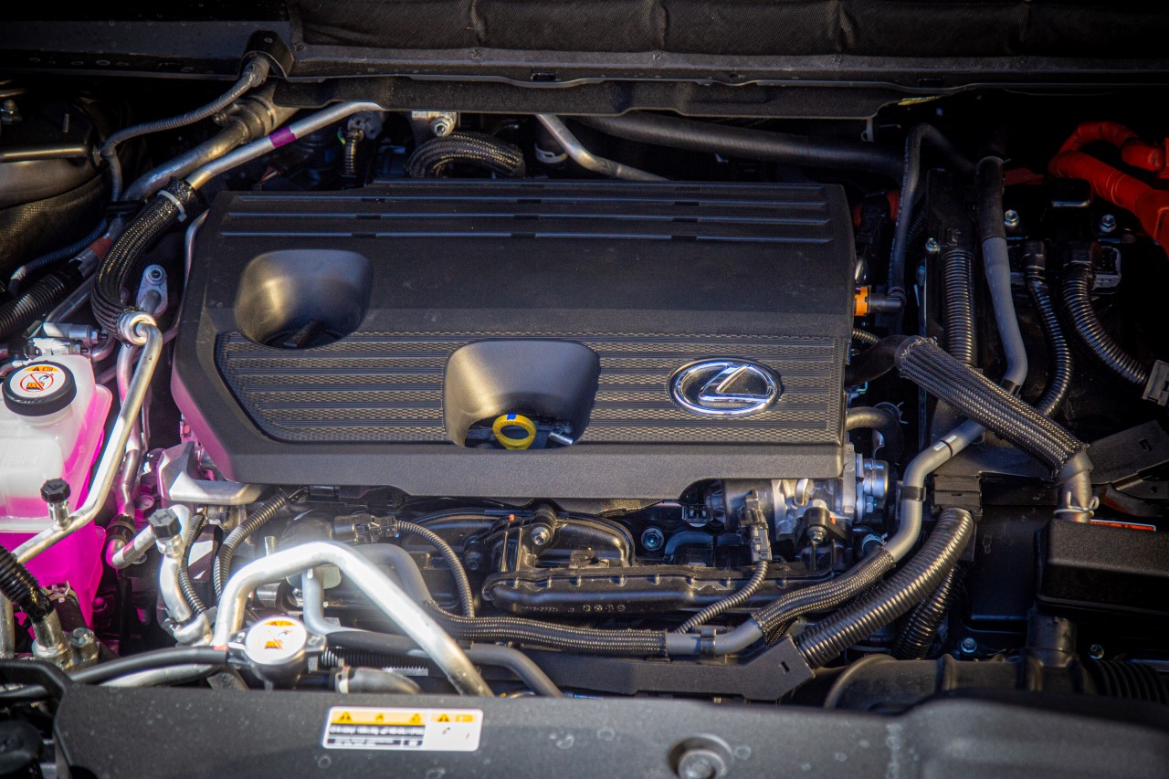 HYBRYDOWY LEXUS FLOTOWYM SAMOCHODEM KLASY PREMIUM. NISKIE ZUŻYCIE PALIWA, NIEZAWODNOŚĆ, WYSOKA WARTOŚĆ REZYDUALNA