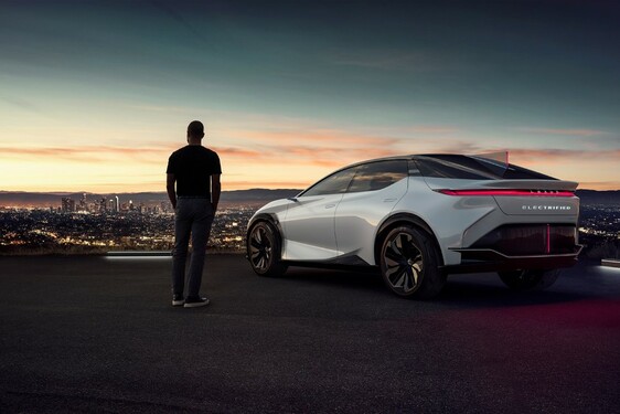 LEXUS OSIĄGNĄŁ NOWY REKORD DWÓCH MILIONÓW ZELEKTRYFIKOWANYCH SAMOCHODÓW SPRZEDANYCH NA ŚWIECIE