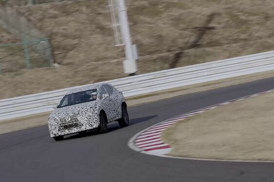 LEXUS WRAZ Z NOWYM NX ZMIENIŁ PODEJŚCIE DO TWORZENIA SAMOCHODÓW