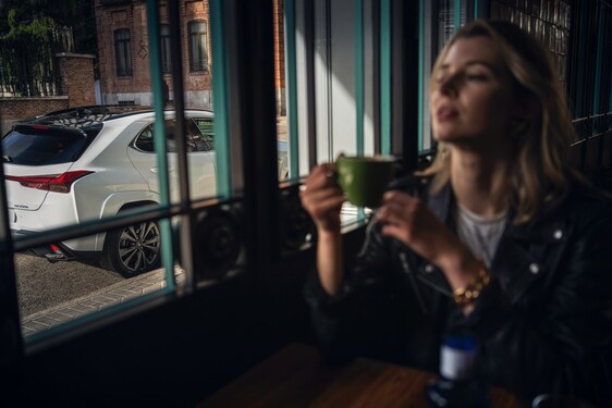 LEXUS UX Z NOWYMI MULTIMEDIAMI, POPRAWIONYM UKŁADEM JEZDNYM I Z WIĘKSZYMI MOŻLIWOŚCIAMI KONFIRGURACJI