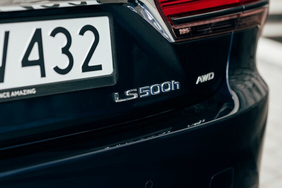 LS 500h 2022