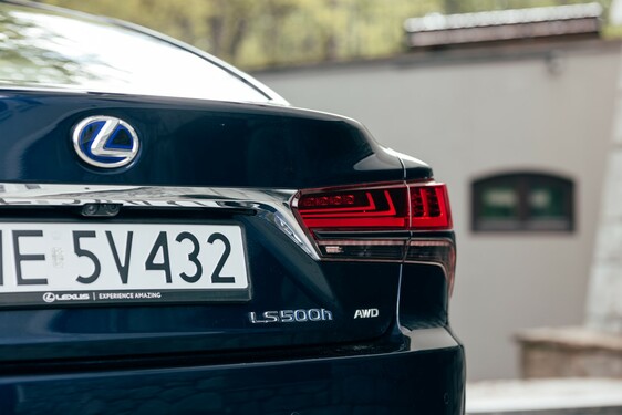 LS 500h 2022