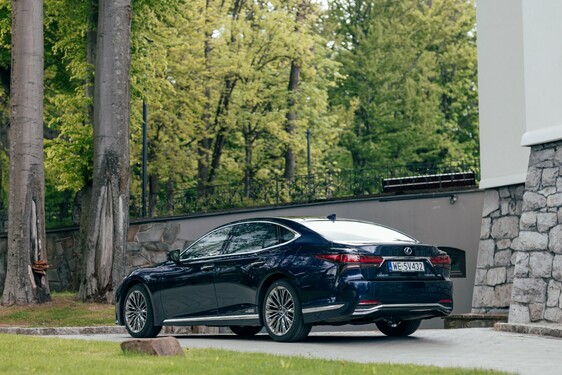 LS 500h 2022