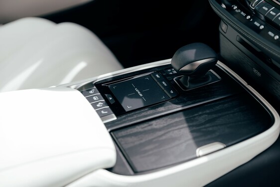 LS 500h 2022