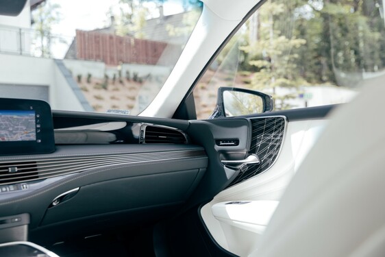 LS 500h 2022