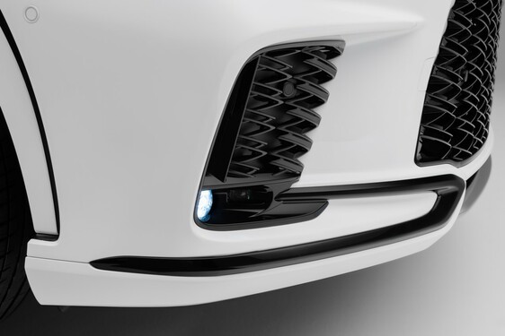 RX 500H F SPORT WHITE IN STUDIO 2022