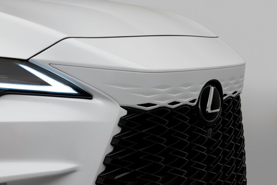 RX 500H F SPORT WHITE IN STUDIO 2022