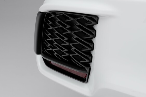 RX 500H F SPORT WHITE IN STUDIO 2022