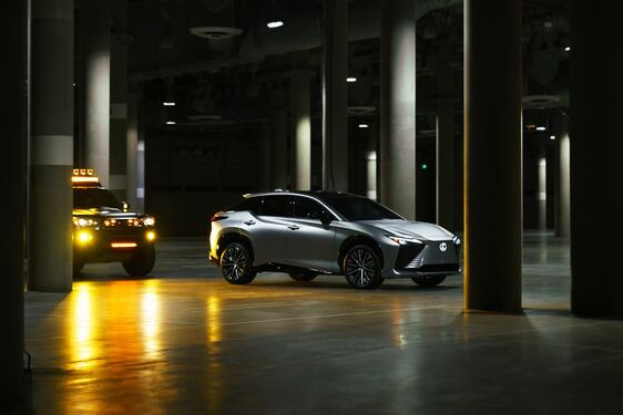 Lexus RZ 450e autem superbohaterów Marvela. Kulisy filmu „Czarna Pantera: Wakanda w moim sercu”