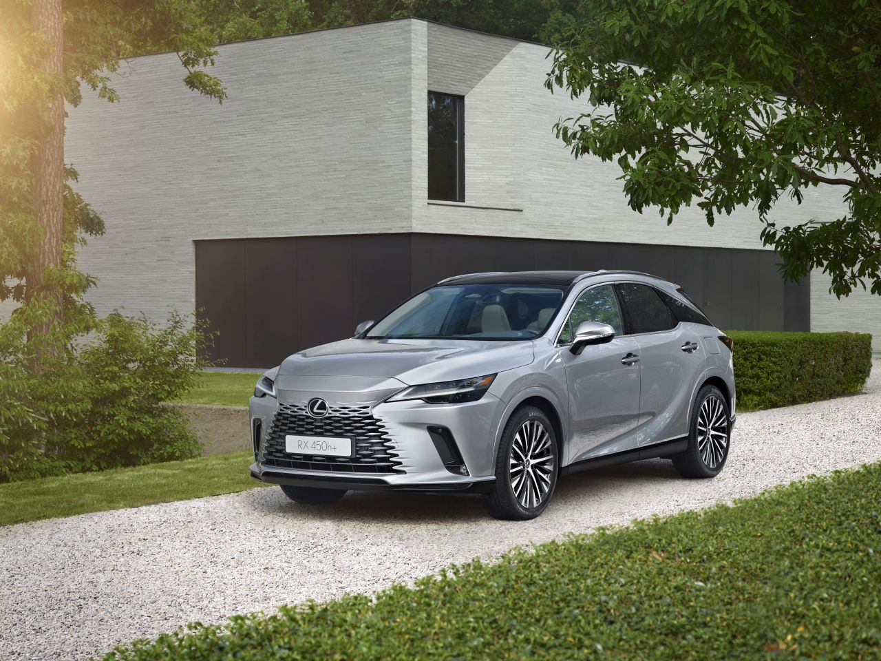 LEXUS RX 450h+ NAJOSZCZĘDNIEJSZĄ HYBRYDĄ W HISTORII MODELU
