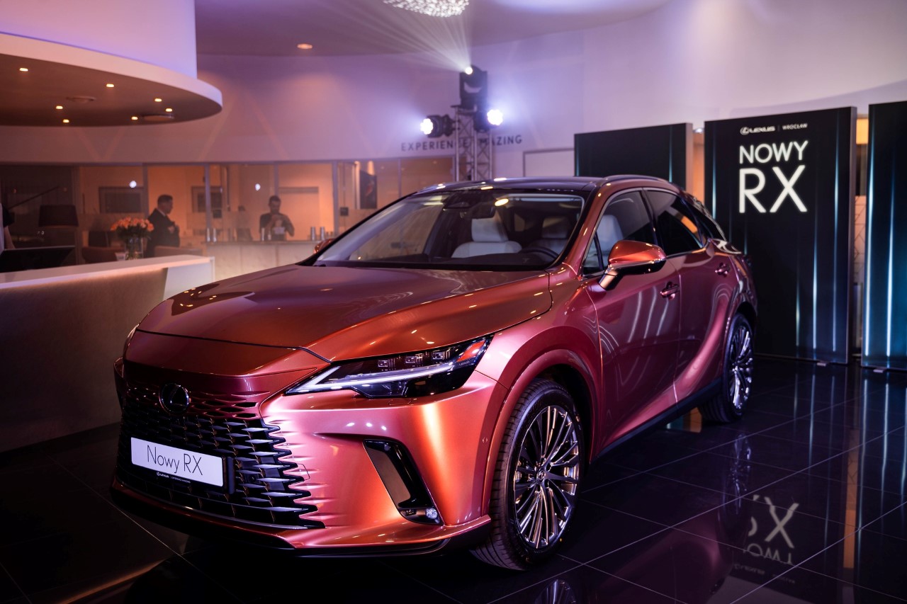 SUKCES PRZEDPREMIEROWYCH POKAZÓW NOWEGO LEXUSA RX. 1000 ZAMÓWIEŃ W MIESIĄC
