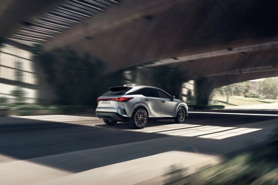NOWY LEXUS RX ZDOBYŁ MAKSYMALNE 5 GWIAZDEK W TESTACH BEZPIECZEŃSTWA EURO NCAP