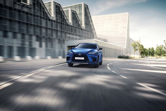 NOWY LEXUS RX ZDOBYŁ MAKSYMALNE 5 GWIAZDEK W TESTACH BEZPIECZEŃSTWA EURO NCAP