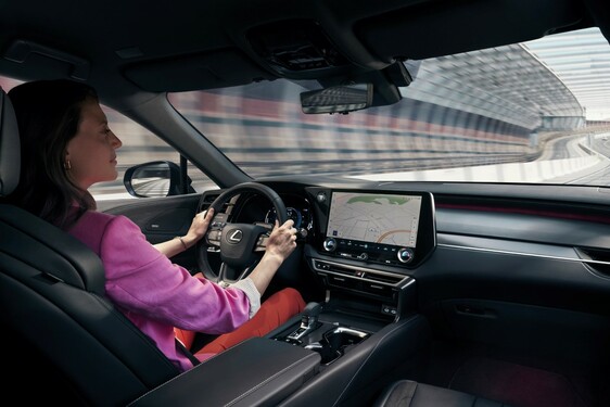 NOWY LEXUS RX ZDOBYŁ MAKSYMALNE 5 GWIAZDEK W TESTACH BEZPIECZEŃSTWA EURO NCAP