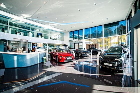 LEXUS ROZWIJA SIEĆ DEALERSKĄ W POLSCE. W 2022 ROKU MA JUŻ 16 OBIEKTÓW