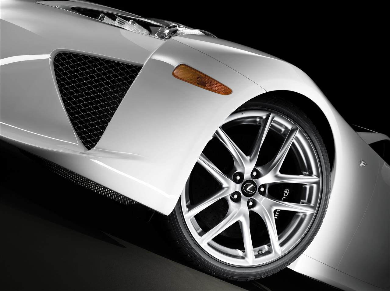 OSTATNI LEXUS LFA WYJECHAŁ Z FABRYKI 10 LAT TEMU. MODEL, KTÓRY STAŁ SIĘ LEGENDĄ MOTORYZACJI