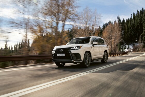 LEXUS LX Z TRZEMA RODZAJAMI KABINY I WERSJĄ F SPORT