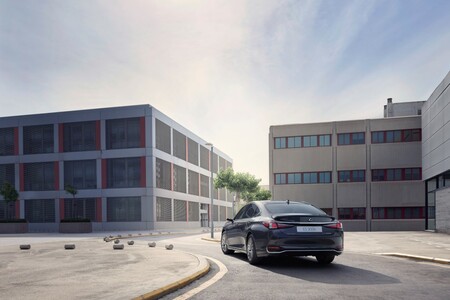 LEXUS ES NAJPOPULARNIEJSZĄ LIMUZYNĄ MARKI NA ŚWIECIE. PONAD TRZY MILIONY SPRZEDANYCH EGZEMPLARZY