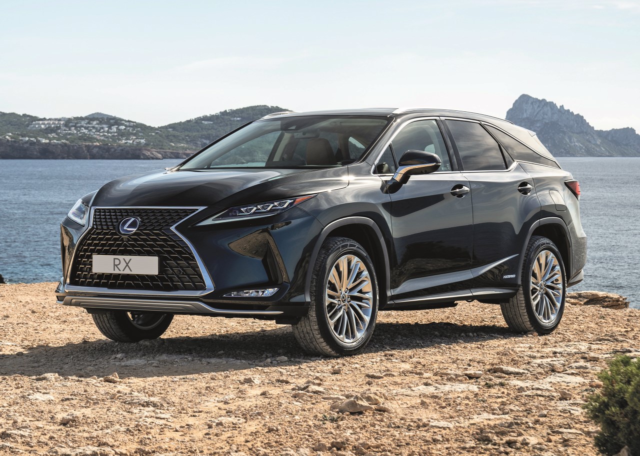 25 LAT TEMU LEXUS ROZPOCZĄŁ SPRZEDAŻ MODELU RX. TO NAJPOPULARNIEJSZE AUTO W HISTORII MARKI