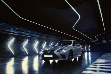 UDANY PIERWSZY KWARTAŁ 2023 ROKU DLA MARKI LEXUS. OGROMNY WZROST REJESTRACJI I DWA MODELE W TOP10 KLASY PREMIUM