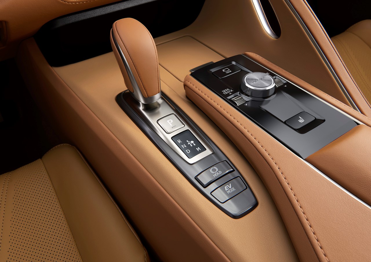 NOWE MULTIMEDIA I ULEPSZONE ZAWIESZENIE W LEXUSIE LC I LC CONVERTIBLE Z ROKU MODELOWEGO 2024