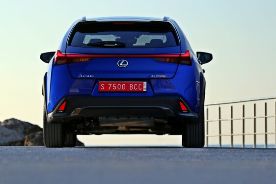Lexus UX 2018