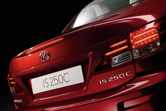 2008 Paris Motor Show – Lexus IS C