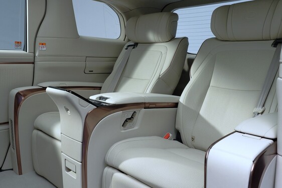 Lexus LM