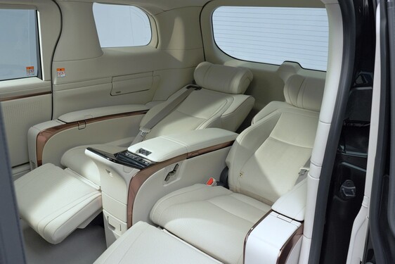 Lexus LM