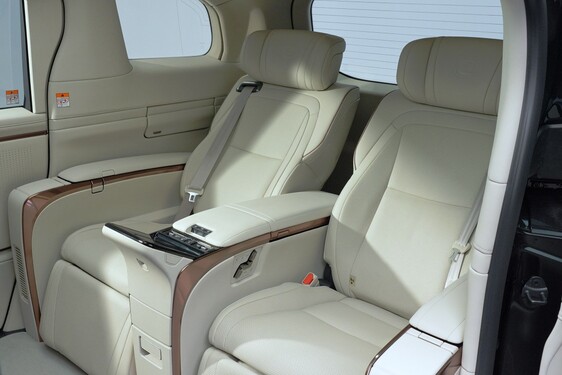 Lexus LM