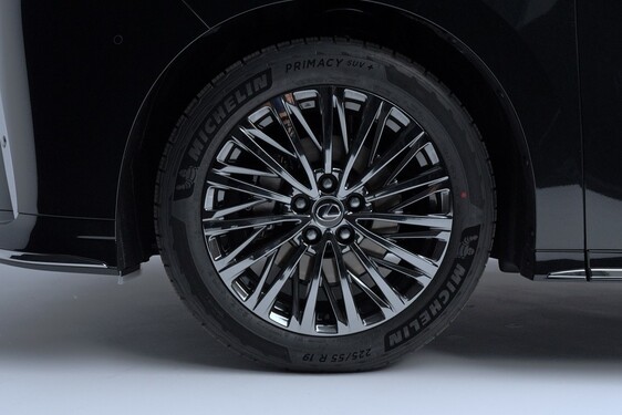 Lexus LM
