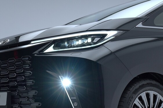 Lexus LM