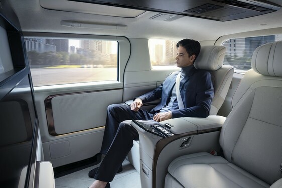 Lexus LM