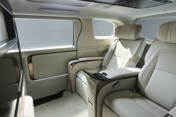 Lexus LM