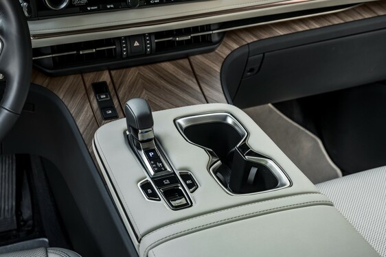 Lexus LM
