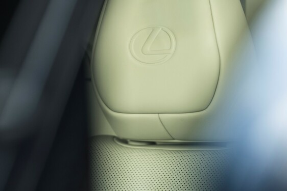 Lexus LM