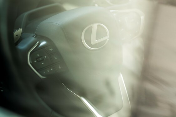 Lexus LM
