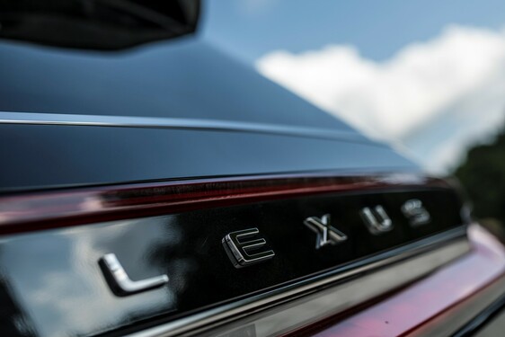 Lexus LM