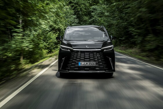 Lexus LM