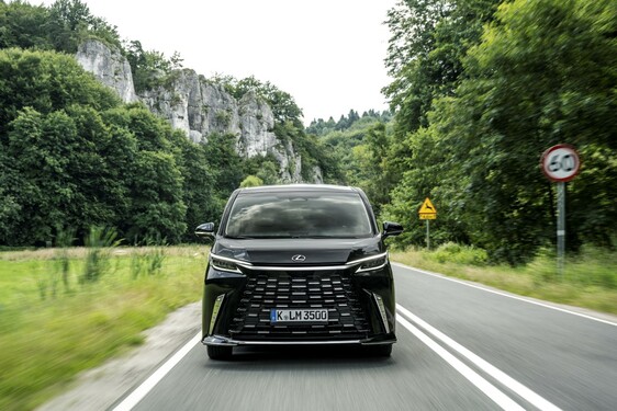 Lexus LM