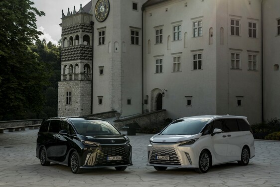 Lexus LM