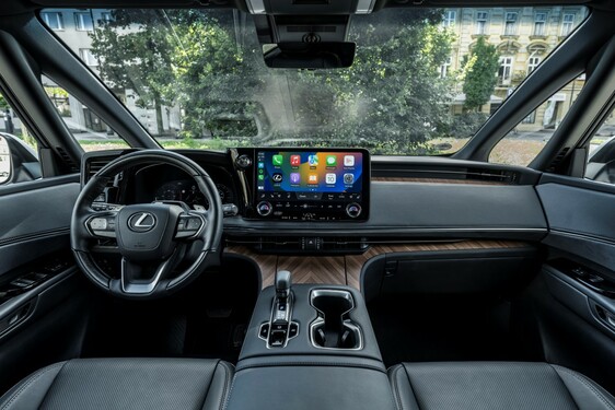 Lexus LM